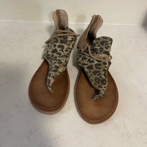 Very G leopard sandals